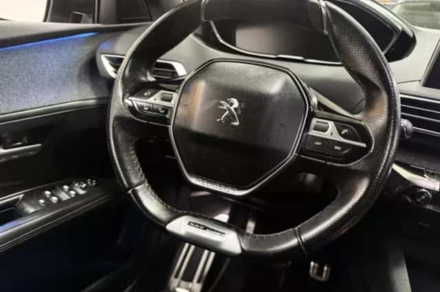 Peugeot 3008 (2017) thumbnail 24