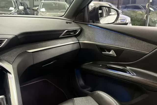 Peugeot 3008 (2017) thumbnail 26