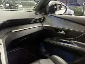 Peugeot 3008 (2017) thumbnail 26