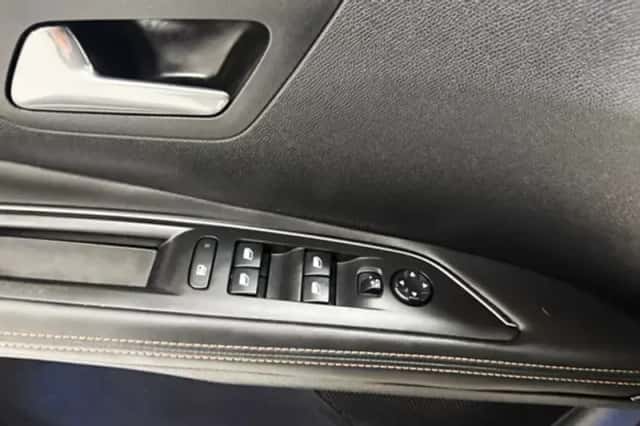Peugeot 3008 (2017) thumbnail 37