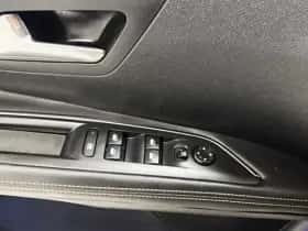 Peugeot 3008 (2017) thumbnail 37