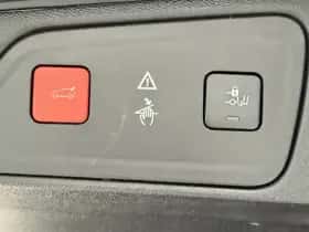 Peugeot 3008 (2017) thumbnail 38