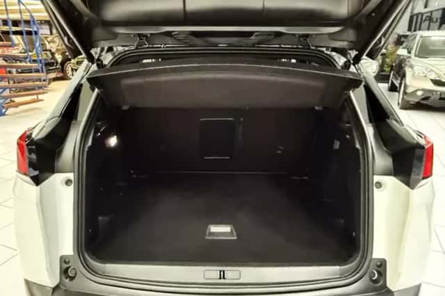 Peugeot 3008 (2017) thumbnail 39