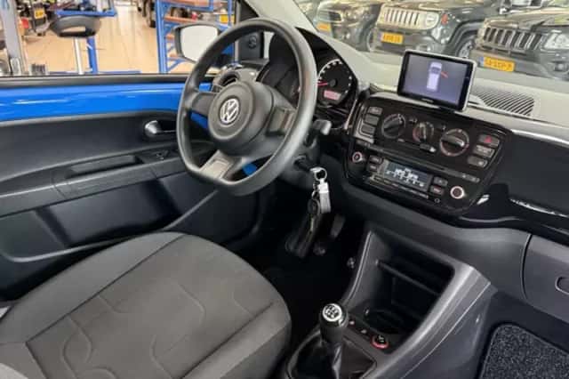 Volkswagen Up! (2015) thumbnail 19