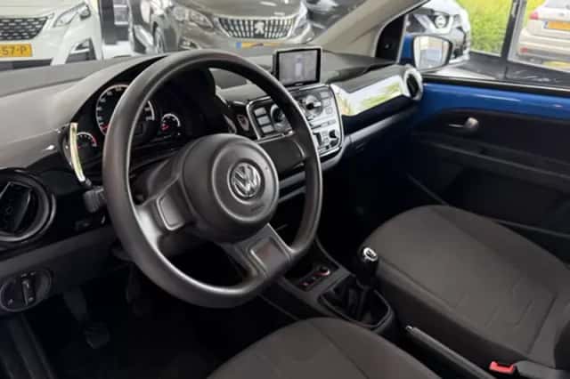 Volkswagen Up! (2015) thumbnail 24