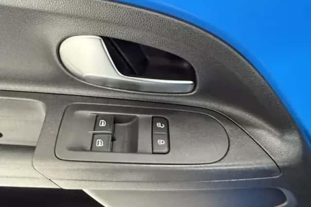 Volkswagen Up! (2015) thumbnail 37