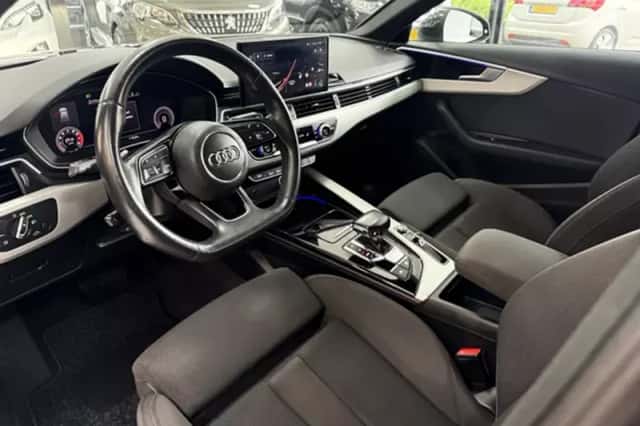 Audi A4 (2019) thumbnail 24