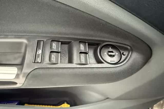 Ford C-Max (2014) thumbnail 33