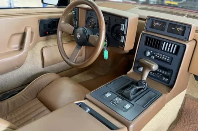 Pontiac Fiero (1988) thumbnail 3