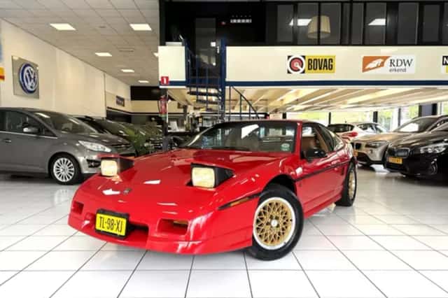 Pontiac Fiero (1988) thumbnail 4