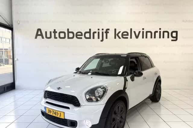 MINI Countryman (2011) thumbnail 2