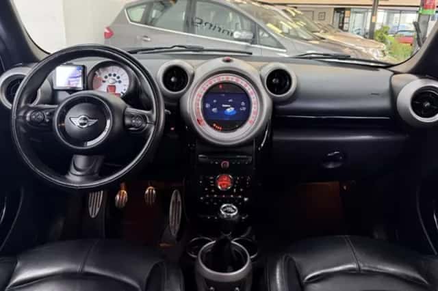 MINI Countryman (2011) thumbnail 4