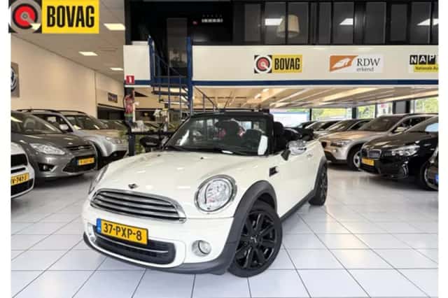 MINI Cabrio (2011) thumbnail 1