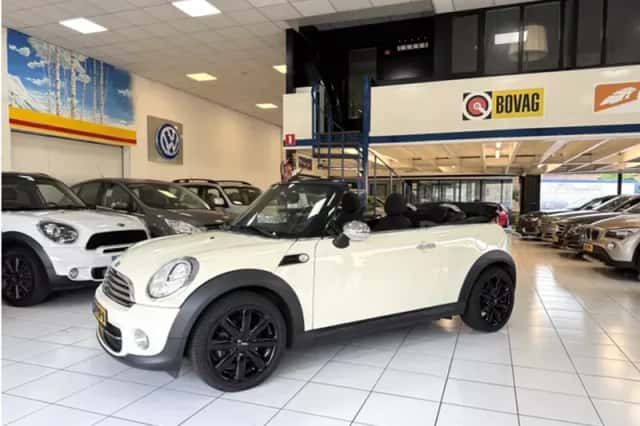 MINI Cabrio (2011) thumbnail 5