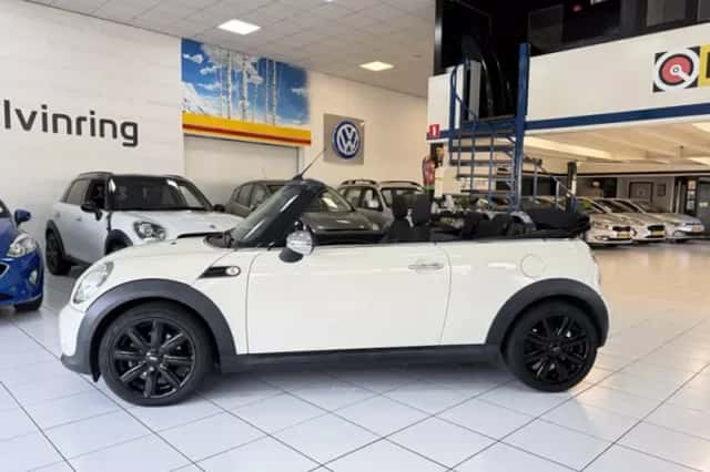 MINI Cabrio (2011) thumbnail 6
