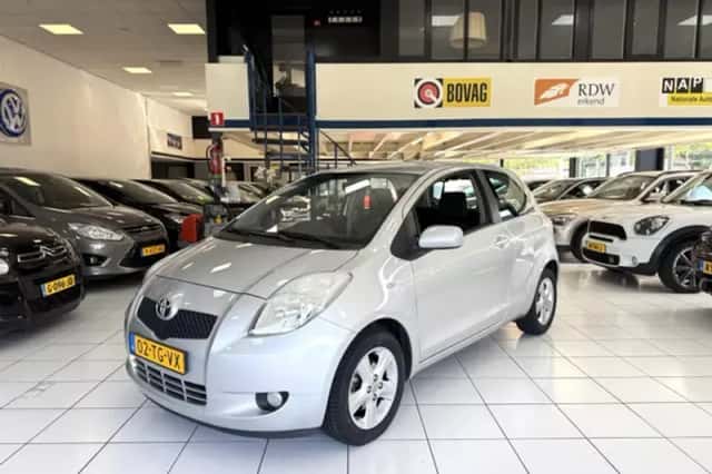 Toyota Yaris (2006) thumbnail 2