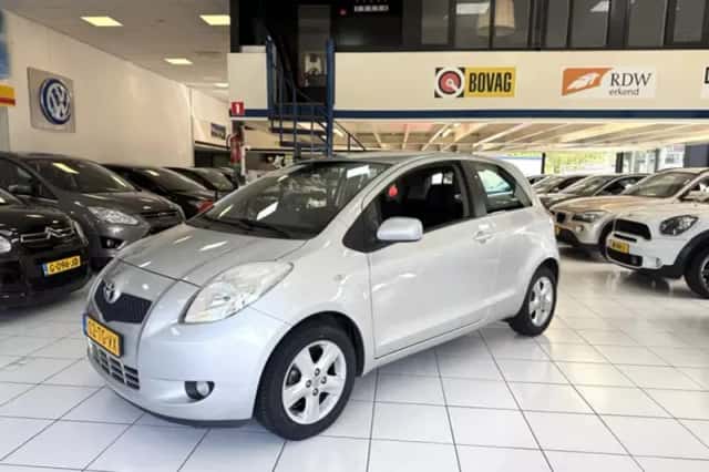 Toyota Yaris (2006) thumbnail 5