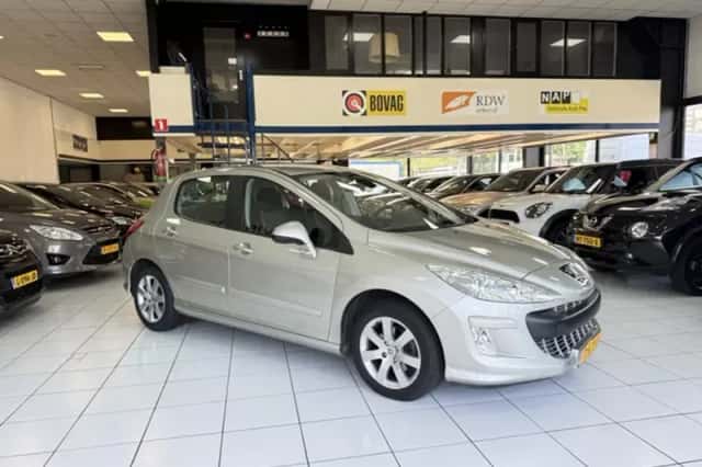 Peugeot 308 (2009) thumbnail 3