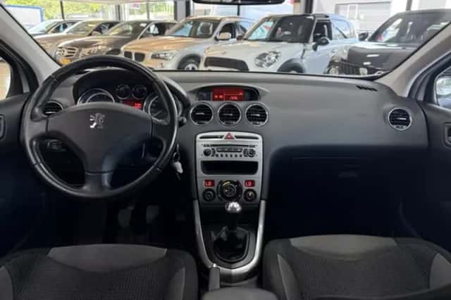 Peugeot 308 (2009) thumbnail 4