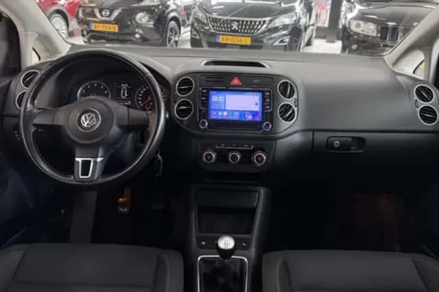 Volkswagen Golf (2010) thumbnail 4