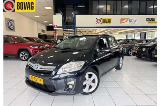 Toyota Auris (2012) thumbnail 1