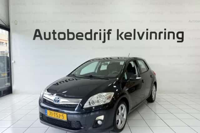 Toyota Auris (2012) thumbnail 2