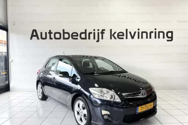 Toyota Auris (2012) thumbnail 3