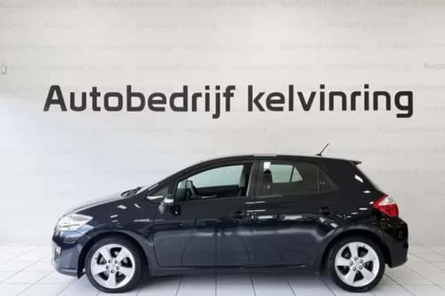Toyota Auris (2012) thumbnail 6