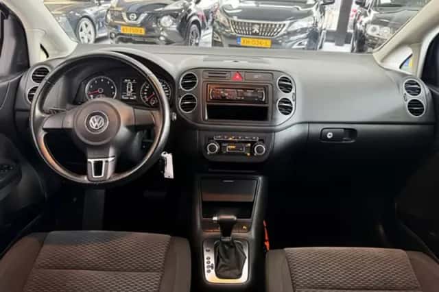 Volkswagen Golf (2010) thumbnail 4