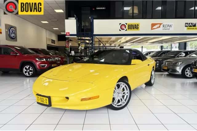 Pontiac Firebird (1994) thumbnail 1