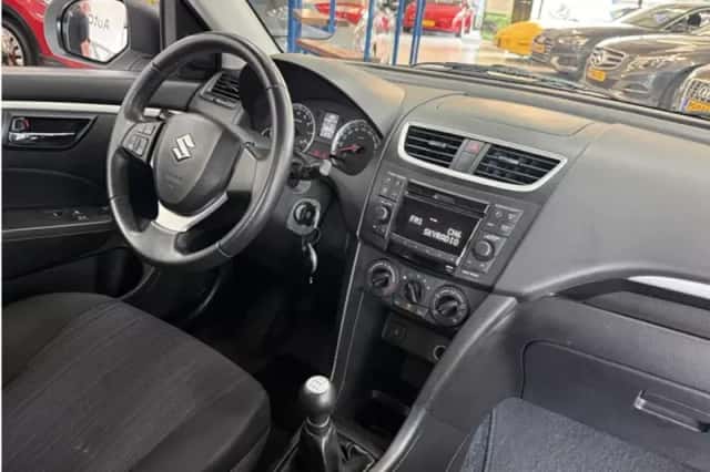 Suzuki Swift (2013) thumbnail 4