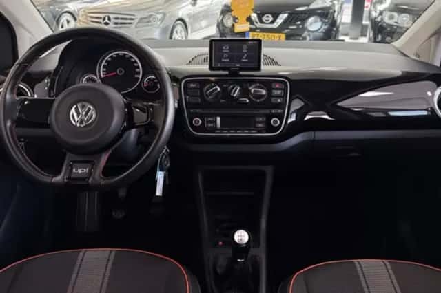 Volkswagen Up! (2013) thumbnail 4