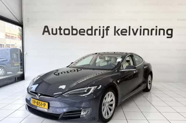 Tesla Model S (2018) thumbnail 2