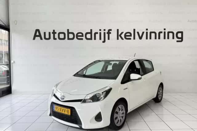 Toyota Yaris (2012) thumbnail 2