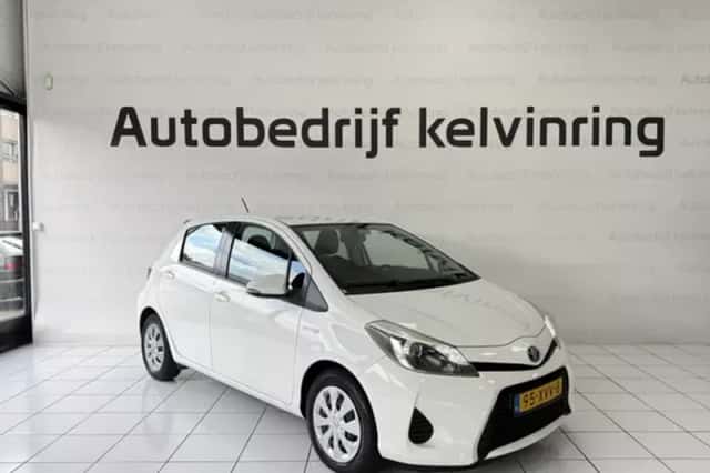 Toyota Yaris (2012) thumbnail 3
