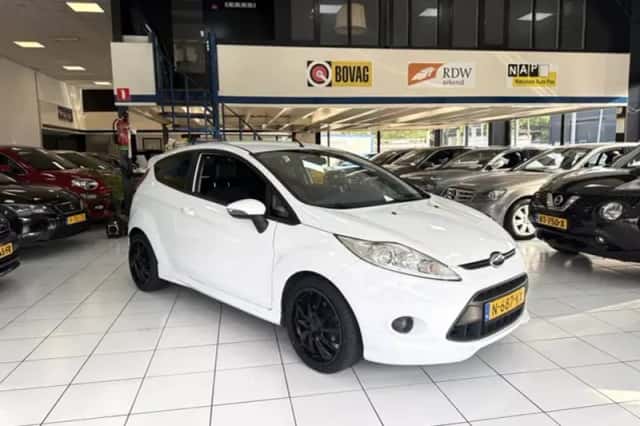 Ford Fiesta (2009) thumbnail 3