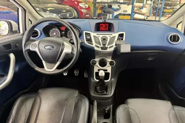 Ford Fiesta (2009) thumbnail 4