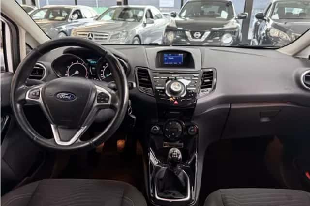 Ford Fiesta (2014) thumbnail 4