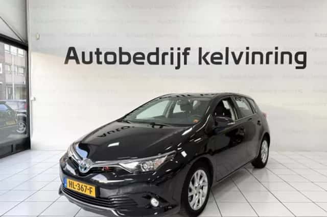 Toyota Auris (2015) thumbnail 2