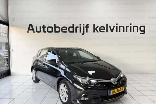 Toyota Auris (2015) thumbnail 3