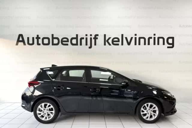 Toyota Auris (2015) thumbnail 5
