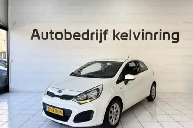 Kia Rio (2013) thumbnail 2