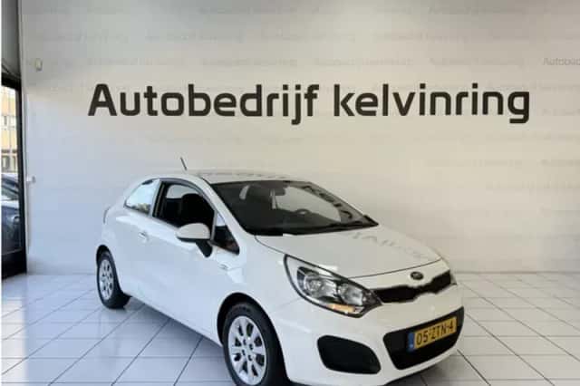 Kia Rio (2013) thumbnail 3