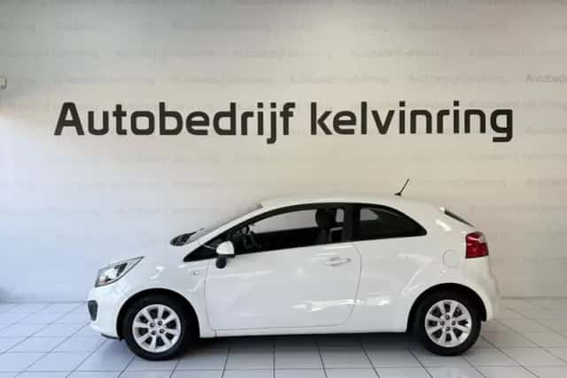 Kia Rio (2013) thumbnail 5