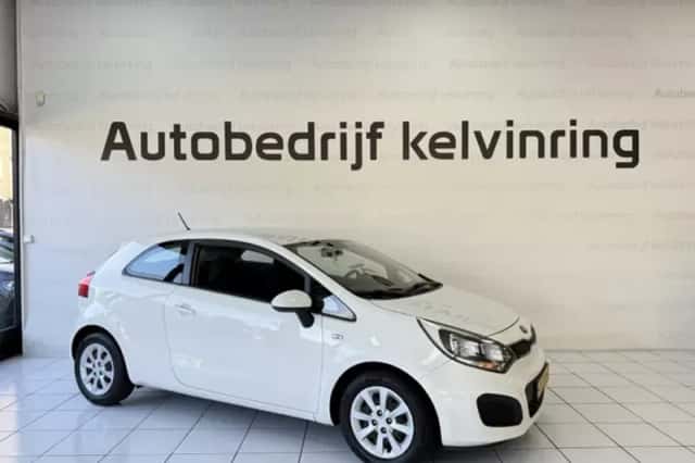 Kia Rio (2013) thumbnail 6