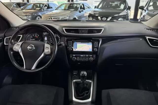 Nissan Qashqai (2015) thumbnail 4