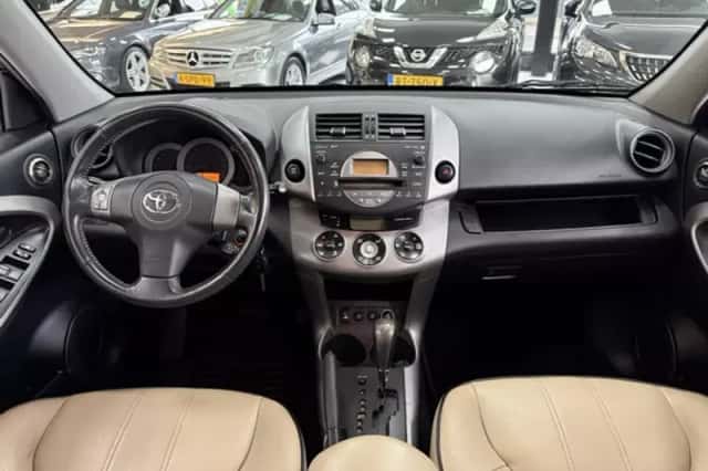 Toyota RAV4 (2008) thumbnail 4