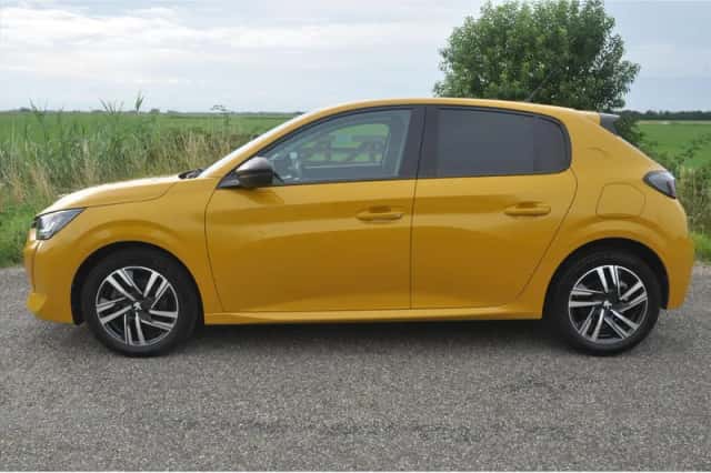 Peugeot 208 (2023) thumbnail 2