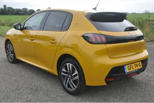 Peugeot 208 (2023) thumbnail 3