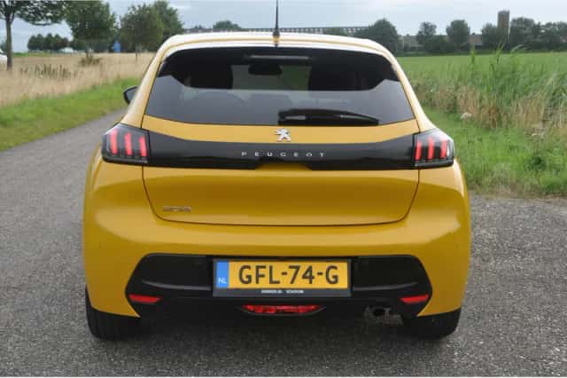 Peugeot 208 (2023) thumbnail 4